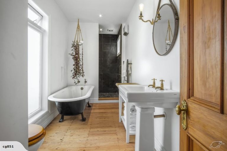 Photo of property in 98 Somerfield Street, Somerfield, Christchurch, 8024