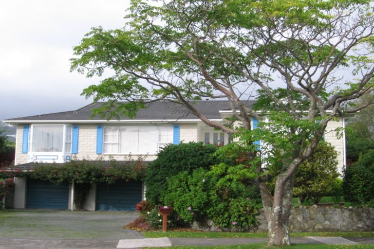 Photo of property in 10 Rosebank Grove, Waikanae, 5036