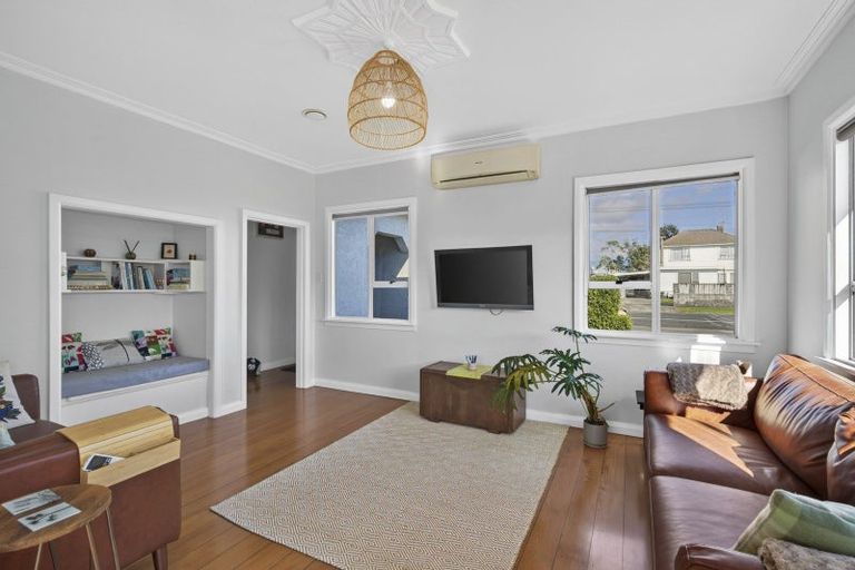 Photo of property in 319 Carrington Street, Vogeltown, New Plymouth, 4310