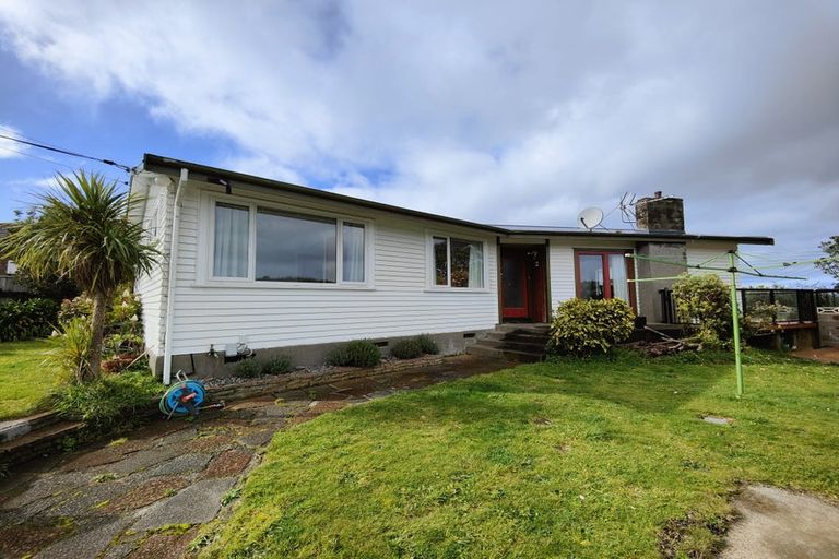 Photo of property in 48 Miles Crescent, Newlands, Wellington, 6037