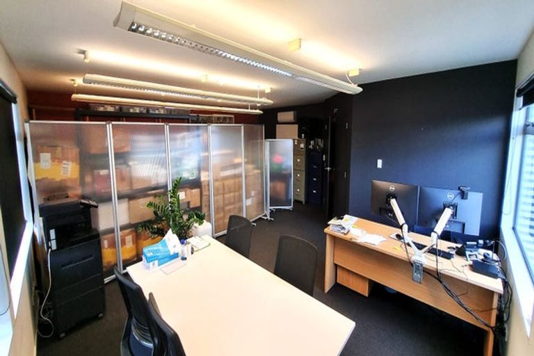 Photo of property in 1/108 Lincoln Road, Henderson, Auckland, 0610