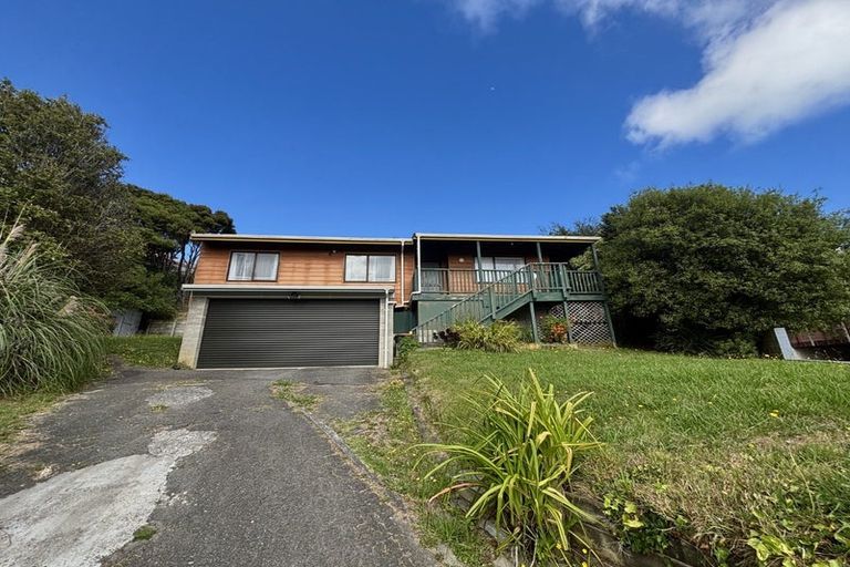 Photo of property in 22 Albatross Close, Whitby, Porirua, 5024