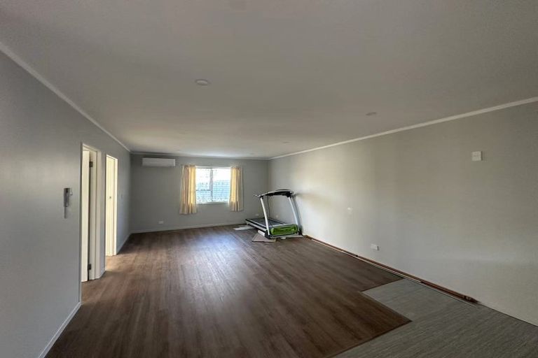 Photo of property in 129 Riverpark Crescent, Henderson, Auckland, 0610