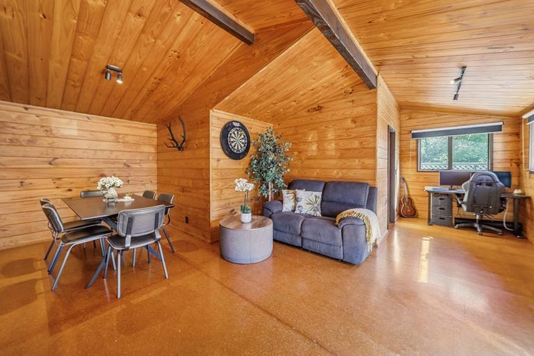 Photo of property in 135 Plateau Road, Te Marua, Upper Hutt, 5018