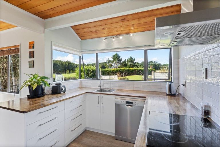 Photo of property in 593 Waikawa Beach Road, Waikawa Beach, Levin, 5573