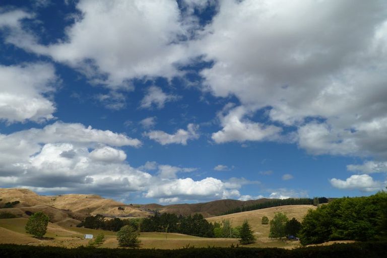 Photo of property in 1664 Kahuranaki Road, Kahuranaki, Havelock North, 4295