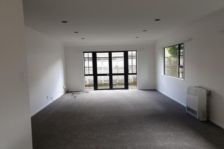 Photo of property in 2/96 Cambridge Terrace, Waterloo, Lower Hutt, 5011