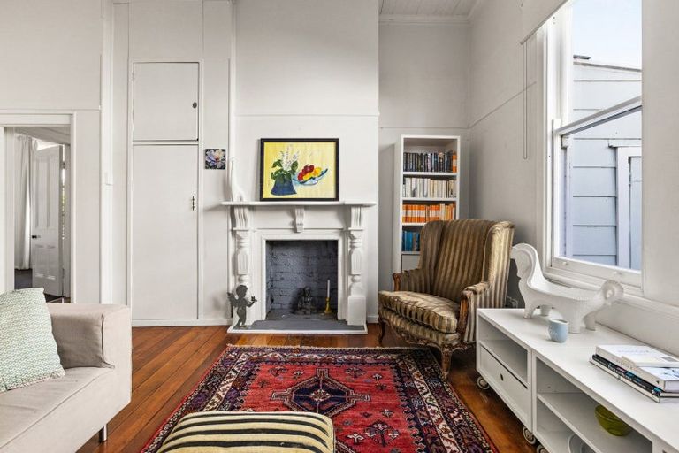 Photo of property in 95 Wellesley Road, Napier South, Napier, 4110