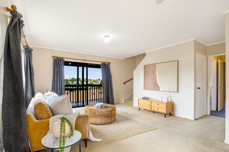 Photo of property in 10 Carillon Place, Massey, Auckland, 0614