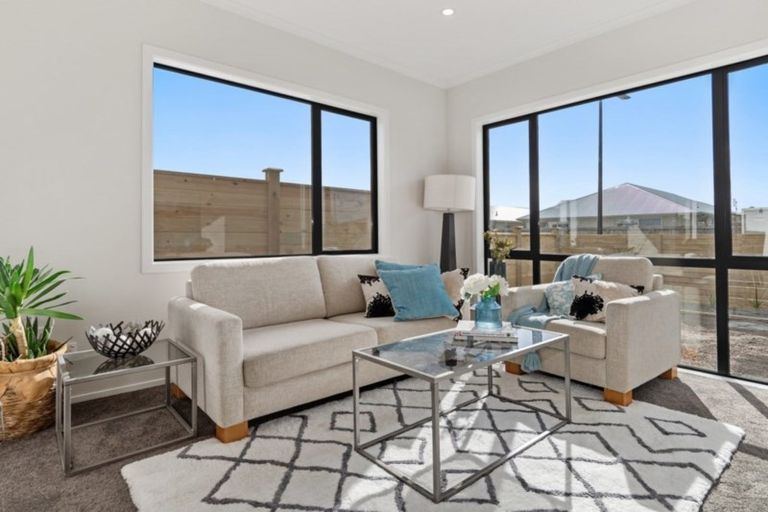 Photo of property in 16 Makura Drive, Papamoa Beach, Papamoa, 3118