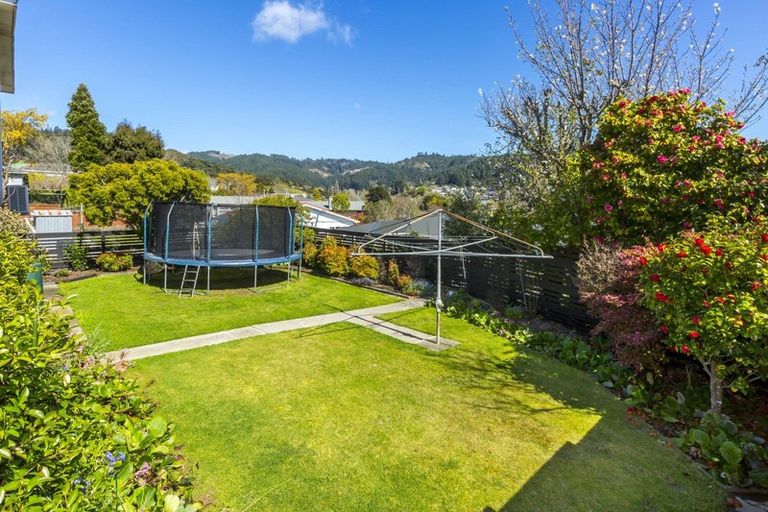 Photo of property in 31 Dowling Grove, Silverstream, Upper Hutt, 5019