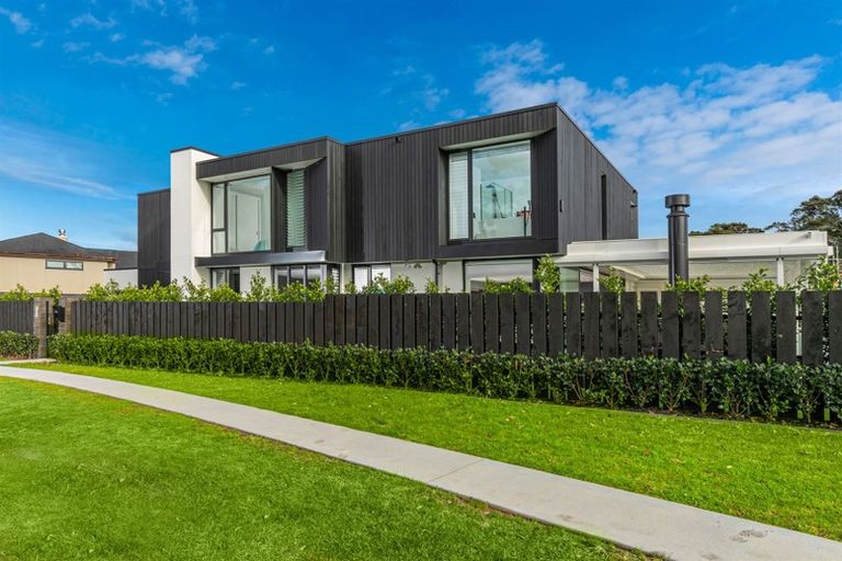 Photo of property in 30a Kingfisher Grove, Greenhithe, Auckland, 0632