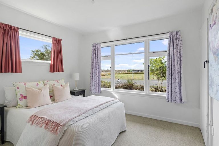Photo of property in 17 Grimseys Road, Redwood, Christchurch, 8051