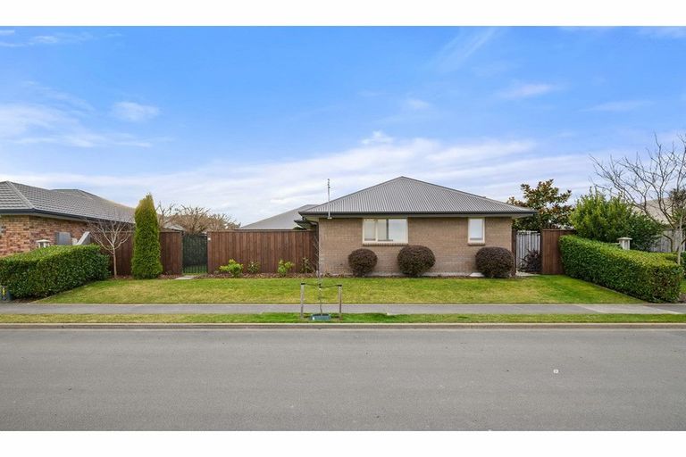 Photo of property in 52 Tahuna Street, Pegasus, 7612