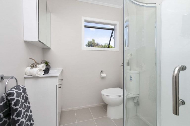 Photo of property in 40 Challen Close, Conifer Grove, Takanini, 2112