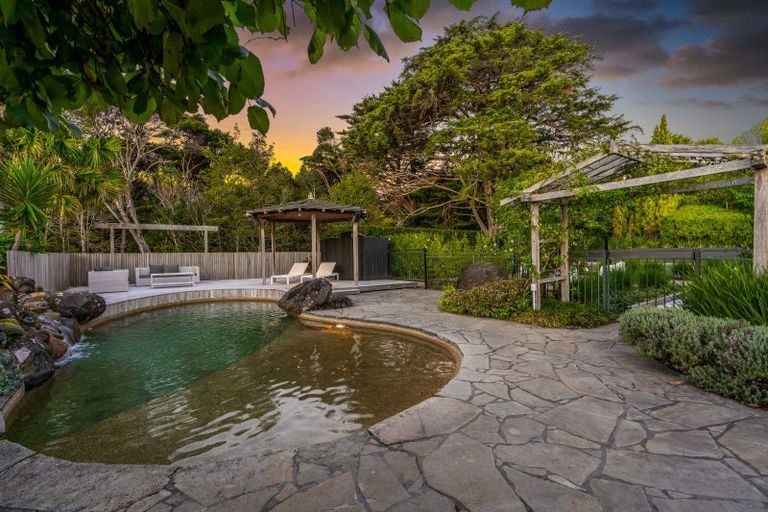 Photo of property in 6 Emily Lane, Greenhithe, Auckland, 0632