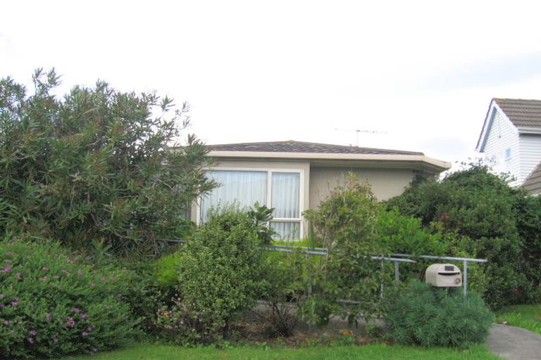 Photo of property in 28 Cambridge Street, Tawa, Wellington, 5028