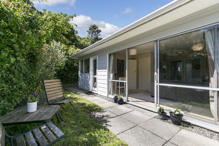 Photo of property in 2/8 Vasanta Avenue, Ngaio, Wellington, 6035
