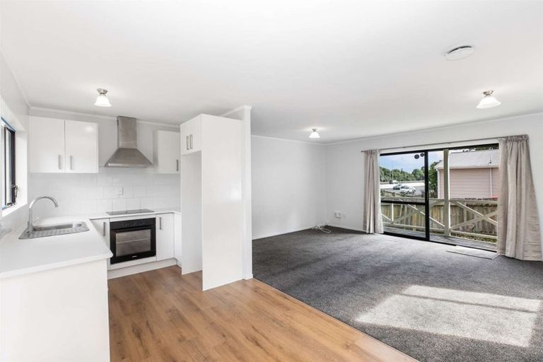 Photo of property in 6/17a Idesia Place, Totara Heights, Auckland, 2105