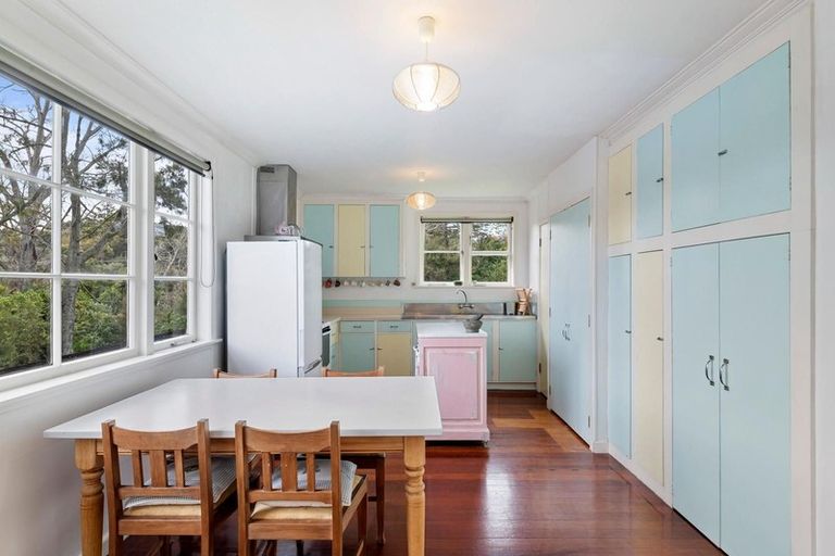 Photo of property in 2 Serwayne Place, Sunnyvale, Auckland, 0612