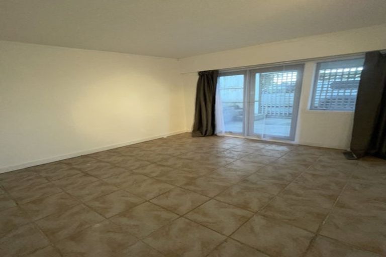 Photo of property in 2 Glenmore Road, Sunnyhills, Auckland, 2010