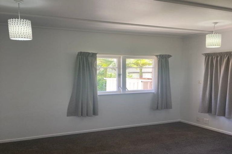 Photo of property in 15 Hattaway Avenue, Bucklands Beach, Auckland, 2012