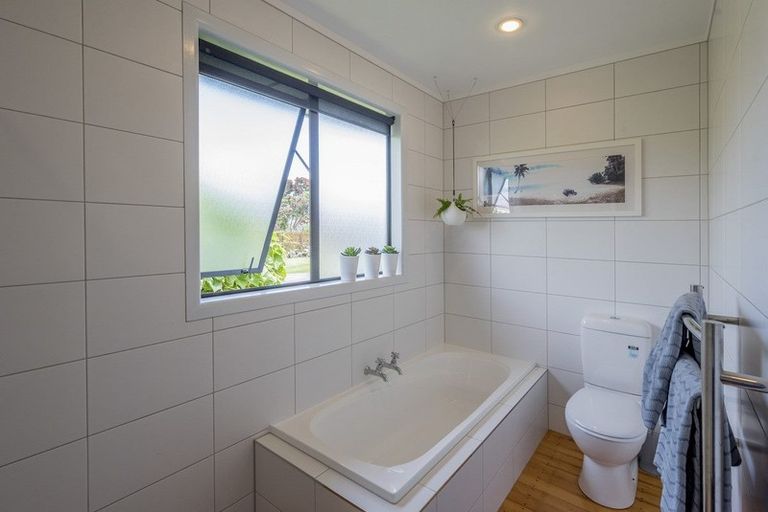 Photo of property in 54 Te Kupe Road, Paraparaumu Beach, Paraparaumu, 5032