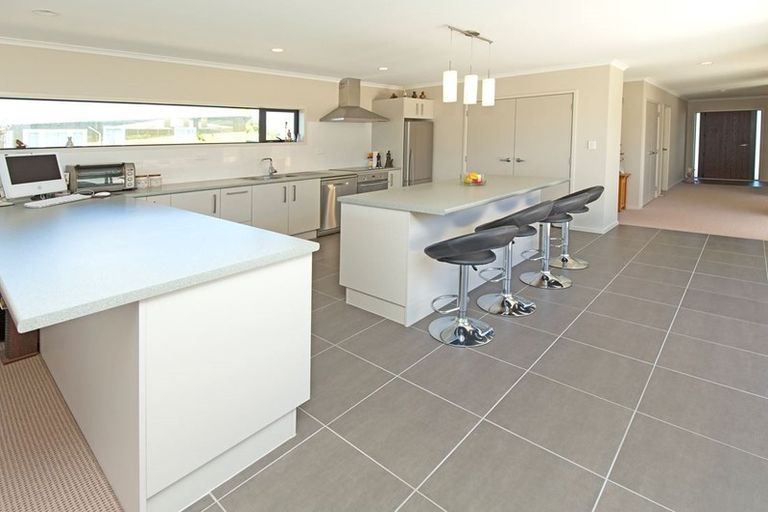 Photo of property in 997 Whangaparaoa Road, Tindalls Beach, Whangaparaoa, 0930