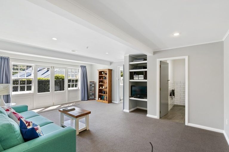 Photo of property in 17a Lochiel Road, Khandallah, Wellington, 6035