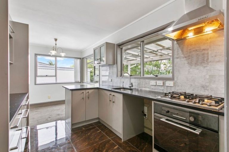 Photo of property in 2/12 Park Estate Road, Rosehill, Papakura, 2113