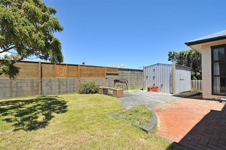 Photo of property in 11 Te Whiti Grove, Korokoro, Lower Hutt, 5012