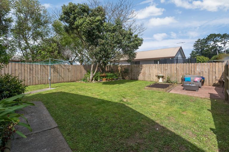 Photo of property in 25 Gosford Drive, Botany Downs, Auckland, 2010