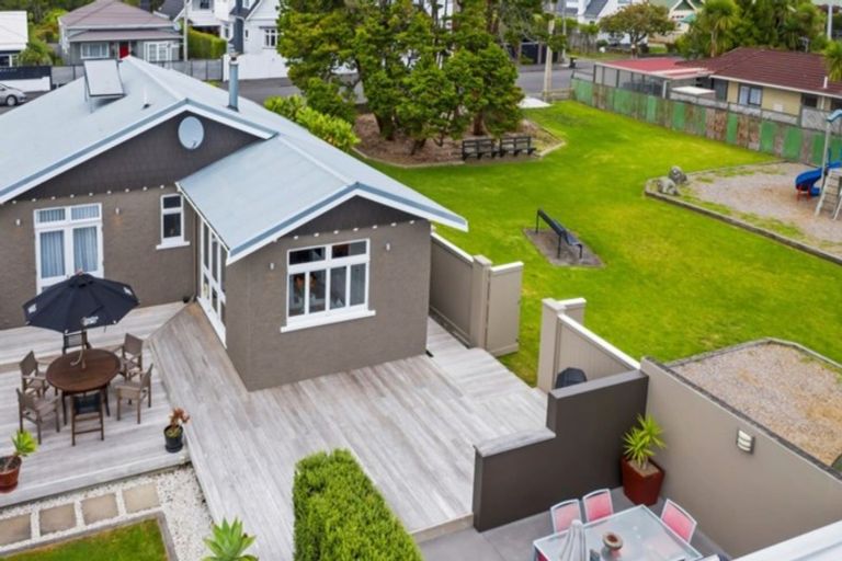 Photo of property in 30 Wallace Place, Westown, New Plymouth, 4310