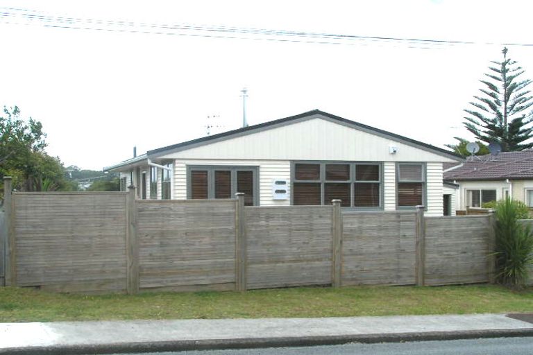 Photo of property in 1/3 Kennedy Avenue, Forrest Hill, Auckland, 0620