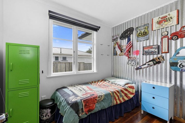 Photo of property in 302 Stokes Valley Road, Stokes Valley, Lower Hutt, 5019