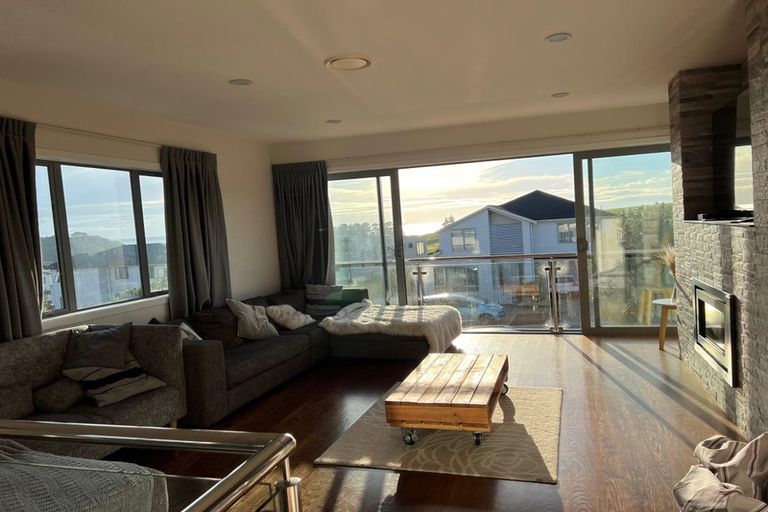 Photo of property in 70 Headland Drive, Long Bay, Auckland, 0630