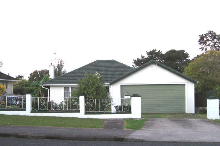 Photo of property in 12 Ayrton Street, Te Atatu South, Auckland, 0610