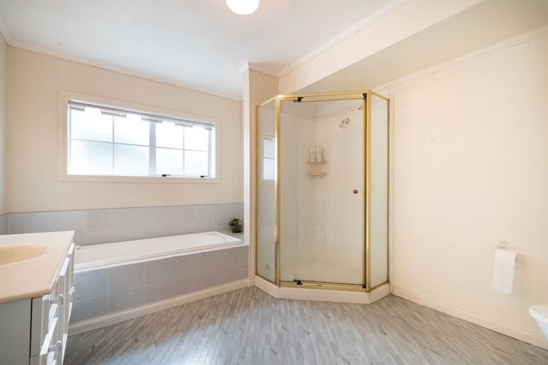 Photo of property in 2/12 Bannings Way, Hobsonville, Auckland, 0618