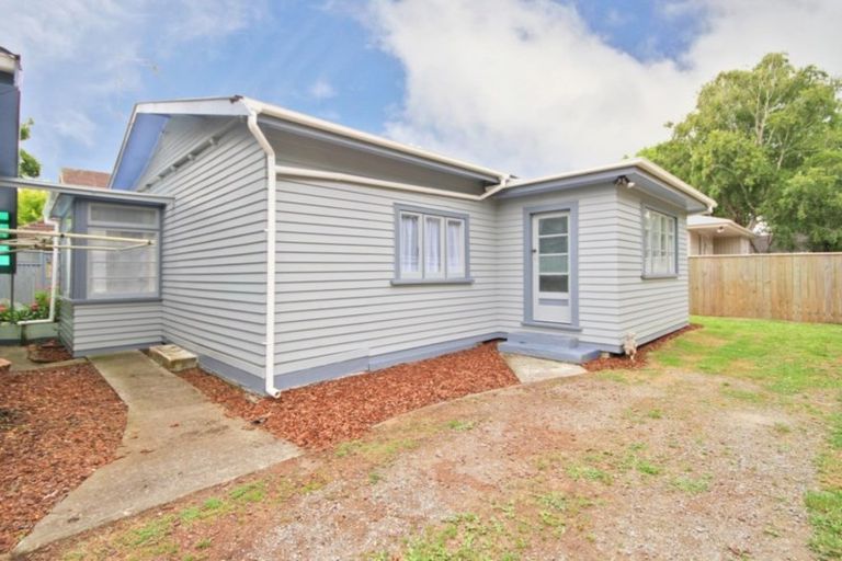 Photo of property in 88 Queenwood Road, Levin, 5510