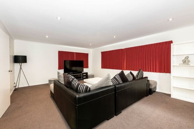 Photo of property in 92 Cyril French Drive, Flat Bush, Auckland, 2016