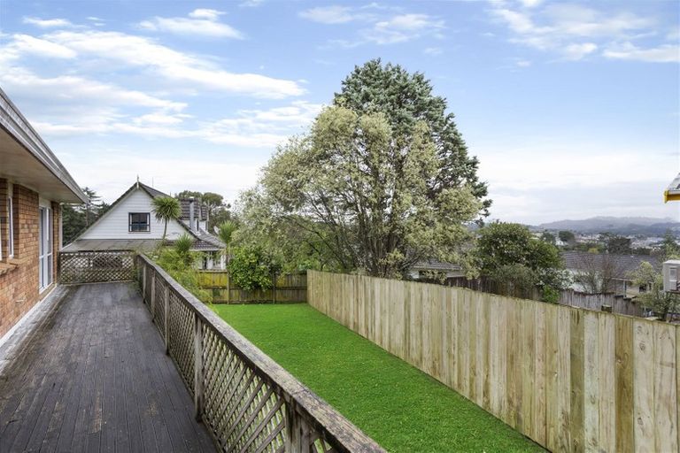 Photo of property in 3/13 Sunhill Road, Sunnyvale, Auckland, 0612