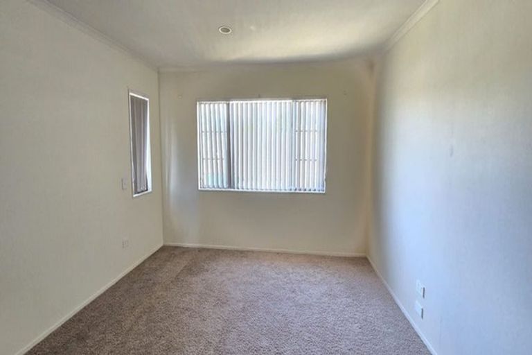 Photo of property in 12 Glanmire Place, Flat Bush, Auckland, 2016