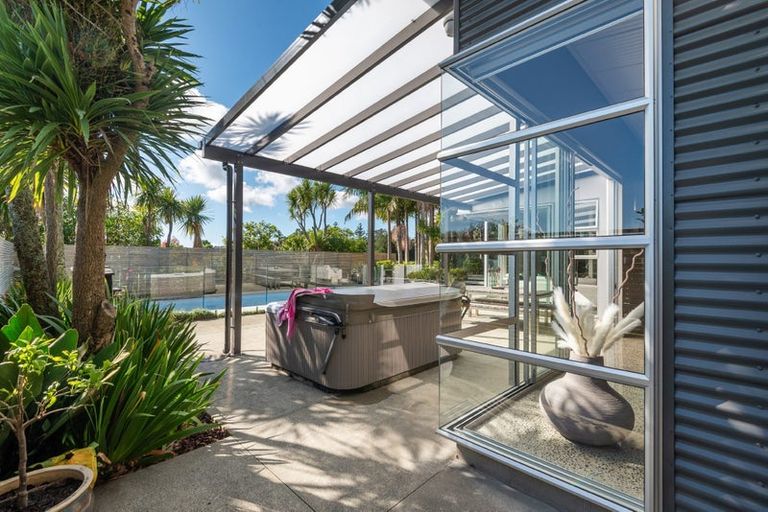 Photo of property in 2 Pounamu Avenue, Greenhithe, Auckland, 0632