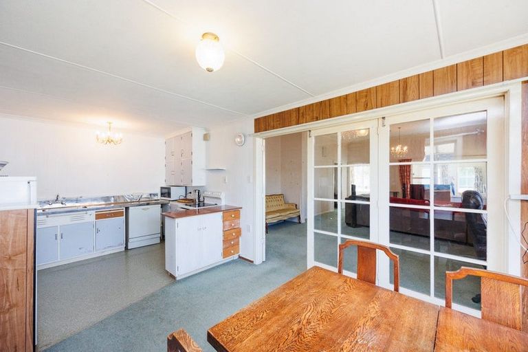 Photo of property in 30 Ngahina Street, Marton, 4710