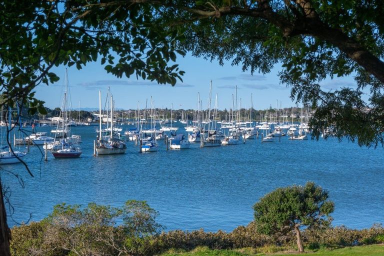 Photo of property in 12 Dayspring Way, Pakuranga, Auckland, 2010