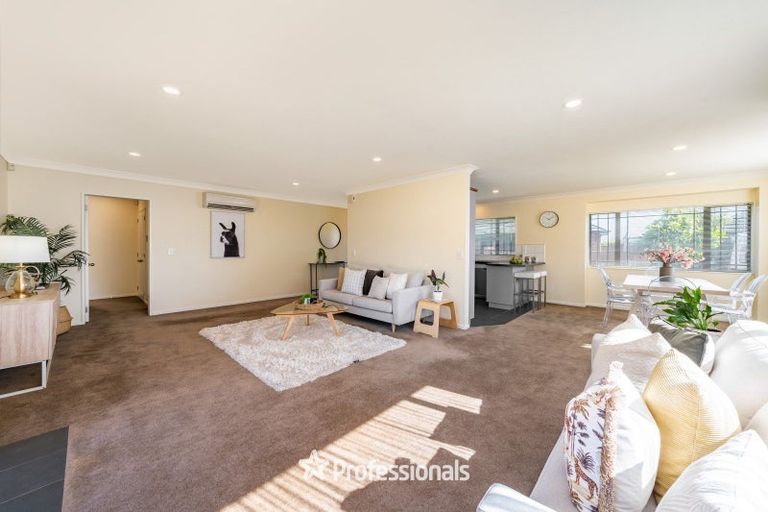 Photo of property in 33 Moana Grove, Waiwhetu, Lower Hutt, 5010