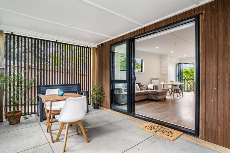 Photo of property in 2/141 Wallace Road, Mangere Bridge, Auckland, 2022