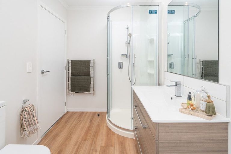 Photo of property in 13a Huia Street, Tawa, Wellington, 5028
