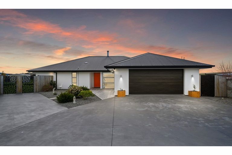 Photo of property in 37 Koura Drive, Rangiora, 7400