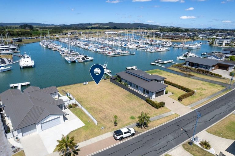 Photo of property in 16 Finch Street, One Tree Point, 0118